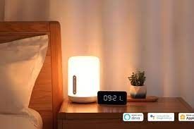 Xiaomi ofrece esta lampara despertador para que comiences tu día de la mejor manera.