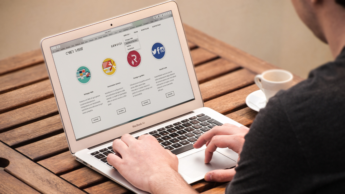 Puedes comprar esta laptop por la página ofical de Walmart.