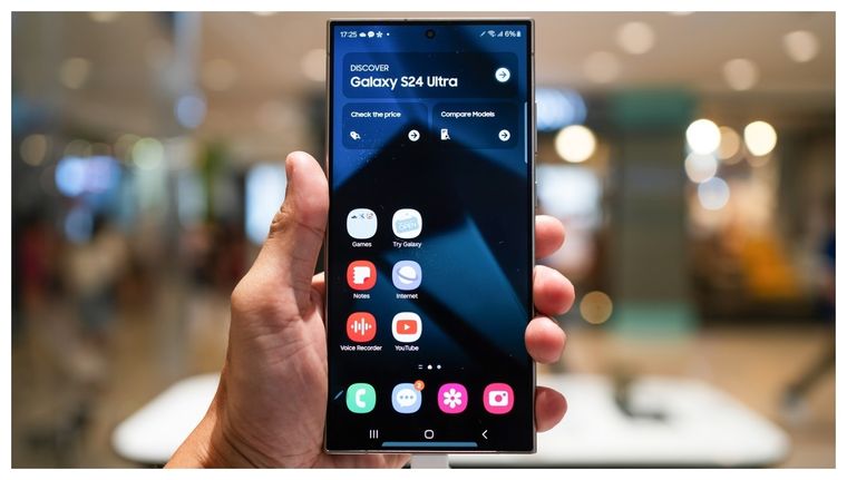 Este video muestra cómo funciona One UI 7 y Android 15 en los teléfonos Samsung