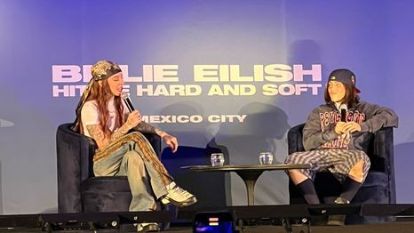 La inesperada visita de Billie Eilish y Young Miko en México