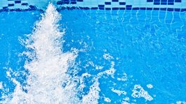 Mantén tu piscina a punto con estas pastillas de cloro.