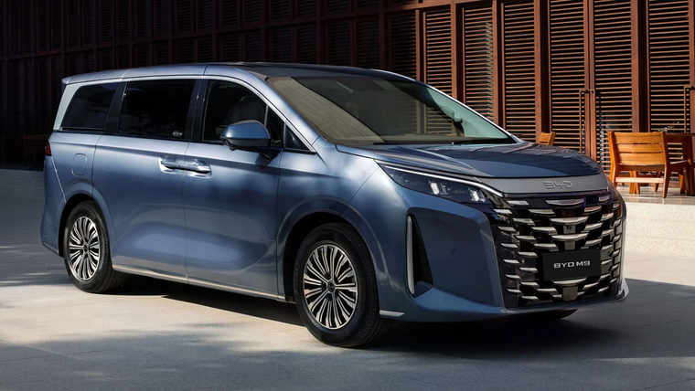 La nueva minivan enchufable de BYD combina motor turbo y eléctrico para un desempeño balanceado La nueva minivan enchufable de BYD combina motor turbo y eléctrico para un desempeño balanceado