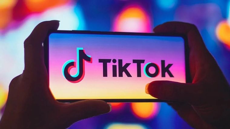 TikTok constantemente viraliza diferentes videos que se transforman en tendencia que millones de usuarios replican