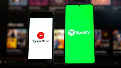 Spotify supera a YouTube Music con funciones clave que mejoran la experiencia musical.