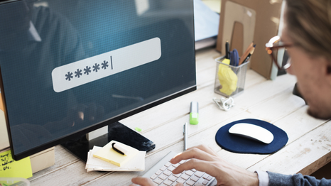 El robo de contraseñas afecta a servicios clave como Google y Apple.