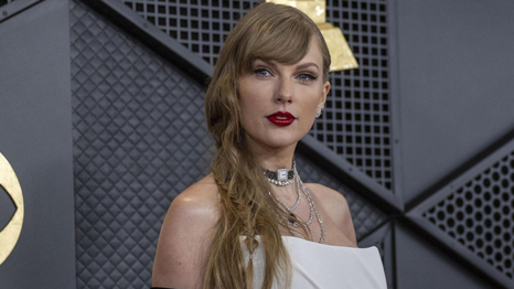 Taylor Swift amenaza con demandar por rastreo de jet en medio de preparativos para el Super Bowl.