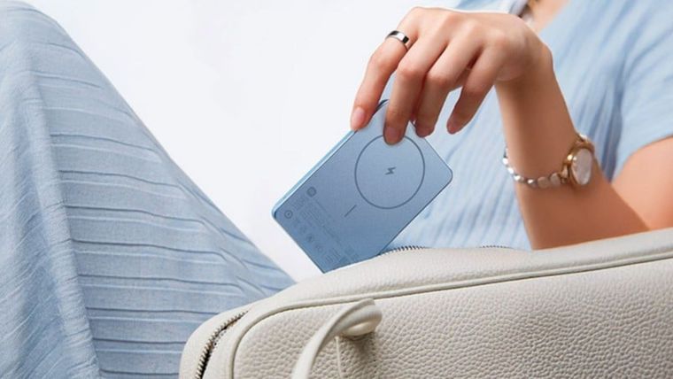 La nueva batería ultradelgada de Xiaomi se acopla al móvil con menos grosor que una funda de teléfono.