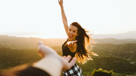 La inteligencia artificial revela los hábitos que aumentan la felicidad/ DeporteGlam