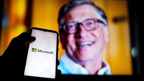 Bill Gates advierte a padres sobre el uso temprano de smartphones en niños