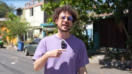 Luisito Comunica explora los barrios más peligrosos de El Salvador