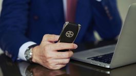 ¿pagarias u$s 4.000 por este telefono celular que solamente hace llamadas y envia sms?