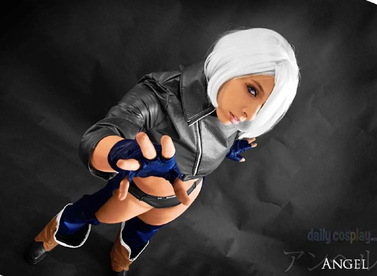 Una de las representaciones más impactantes de Ángel proviene de Bastet Sama Cosplay, una artista de DeviantArt que sorprendió con una versión realista y fiel del personaje.