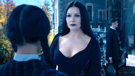 La modelo logró recrear a Morticia Addams de la mejor manera con este cosplay.
