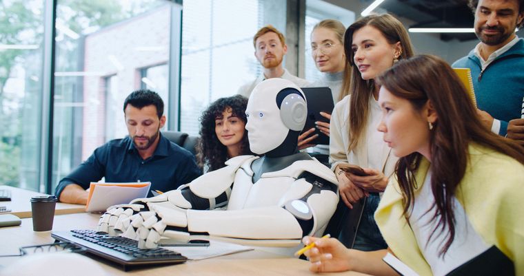 Los oficios manuales y otras profesiones presentan baja exposición a la inteligencia artificial, según Microsoft.
