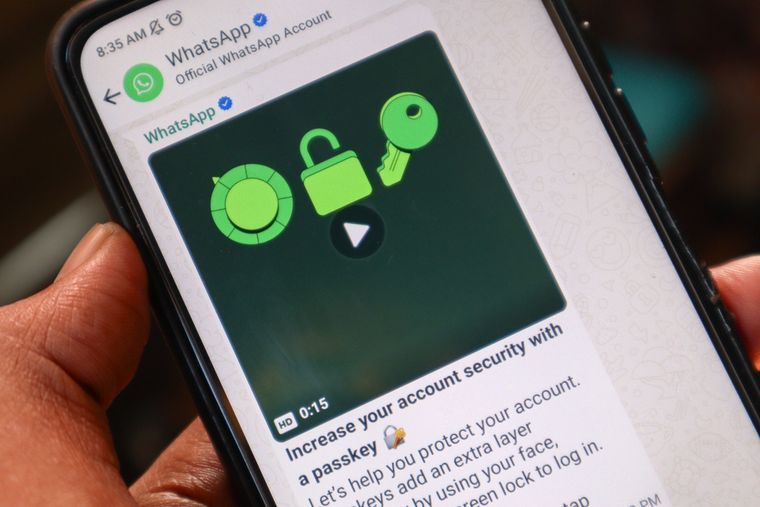 Los expertos recomiendan reforzar la seguridad de WhatsApp para evitar robos de información y problemas de acceso. Los expertos recomiendan reforzar la seguridad de WhatsApp para evitar robos de información y problemas de acceso.