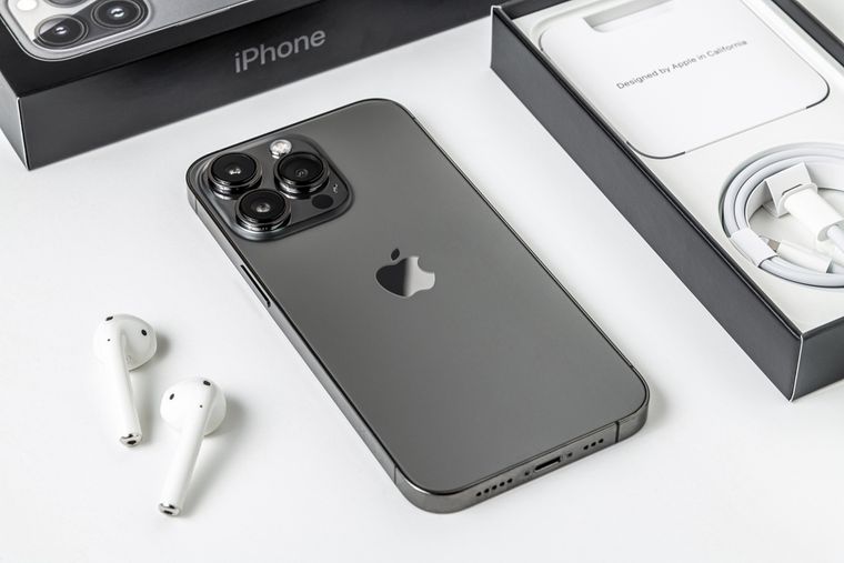 Esta oferta llama la atención por la magnitud del descuento y porque se aplica a uno de los iPhone más sólidos y confiables que ha lanzado Apple en los últimos años. Esta oferta llama la atención por la magnitud del descuento y porque se aplica a uno de los iPhone más sólidos y confiables que ha lanzado Apple en los últimos años.