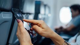 Reportes de iPhone con baterías hinchadas generan preocupación durante vuelos comerciales. Reportes de iPhone con baterías hinchadas generan preocupación durante vuelos comerciales.