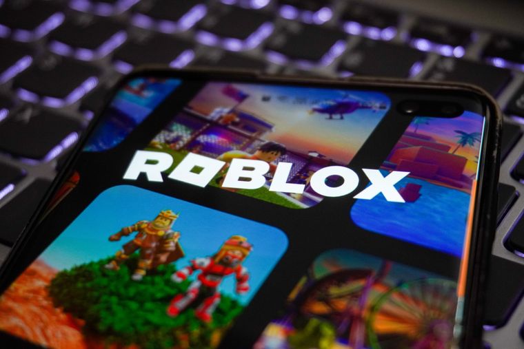 Roblox activa un nuevo filtro de edad en Latinoamérica para proteger a sus usuarios.
