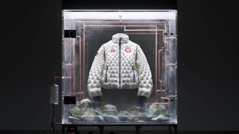 Nike revoluciona la industria deportiva con tres productos que integran innovación, diseño y tecnología avanzada.