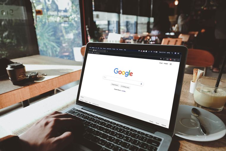 A diferencia de lo que muchos piensan, Google no solo contrata ingenieros en informática. A diferencia de lo que muchos piensan, Google no solo contrata ingenieros en informática.