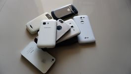 Un teléfono antiguo de Samsung Galaxy falló al llamar al 000 en Australia, generando una alerta nacional.