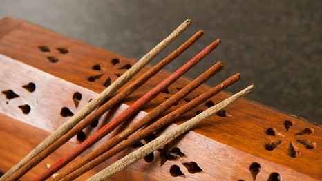 Este es el mejor sahumerio si lo que estás buscando es atraer dinero a tu vida