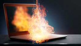 Un error muy común al limpiar la laptop puede dejar marcas permanentes y dañar la pantalla.