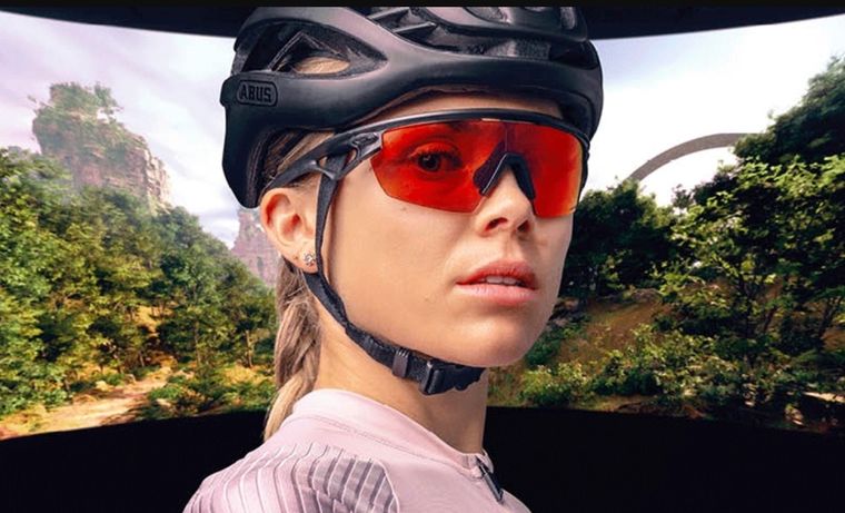 Oakley colabora con Meta para lanzar gafas inteligentes deportivas
