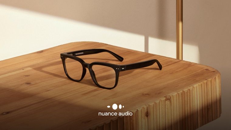 Las lentes de Nuance Audio integran visión y sonido para ayudar a personas con pérdida auditiva leve o moderada.