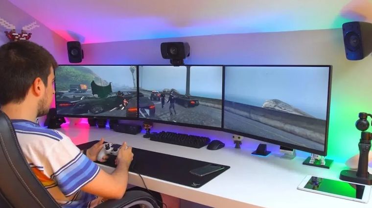 Aunque no siempre es evidente, esta configuración puede afectar la tasa de FPS en los juegos y el desempeño general del equipo, especialmente cuando hay contenido dinámico en ambas pantallas.