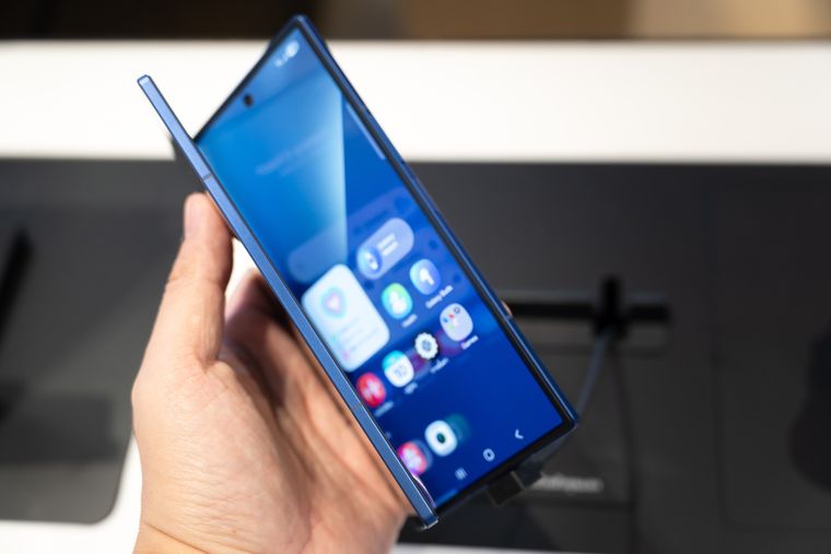 El Galaxy Z Fold7 enfrentó una prueba manual de resistencia que duró cinco días.