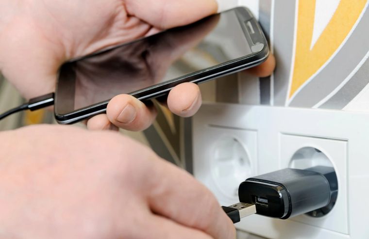 El lugar donde cargas tu smartphone también influye en su seguridad. El lugar donde cargas tu smartphone también influye en su seguridad.