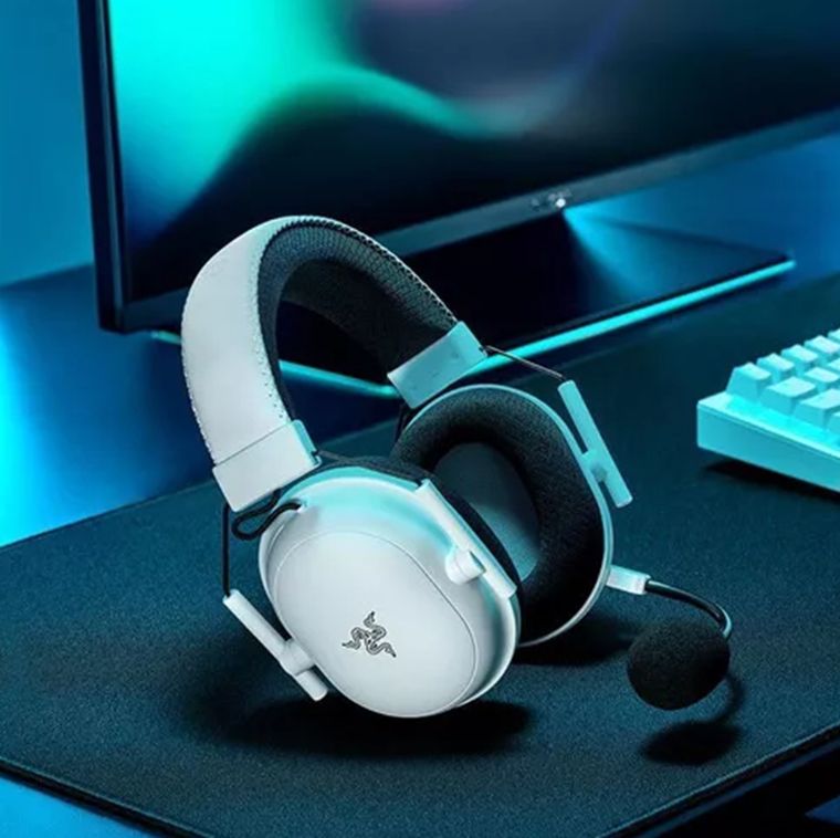 No es malo dejar el ratón o los auriculares cargando con el PC apagado, pero tampoco es completamente inocuo. No es malo dejar el ratón o los auriculares cargando con el PC apagado, pero tampoco es completamente inocuo.