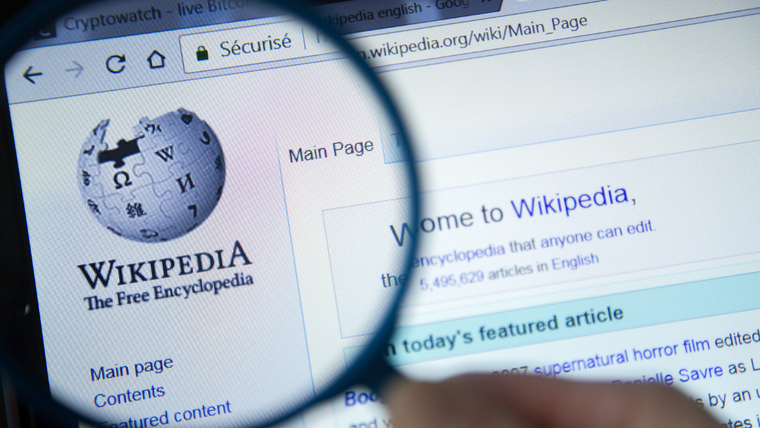 Wikipedia, la enciclopedia libre se lanzó en 2001.