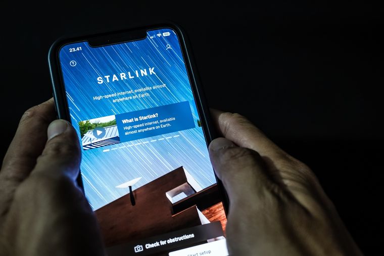 Los nuevos teléfonos compatibles podrán conectarse a la red satelital de Starlink, incluso en zonas sin cobertura móvil. Los nuevos teléfonos compatibles podrán conectarse a la red satelital de Starlink, incluso en zonas sin cobertura móvil.