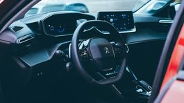 La última actualización de Android Auto causa problemas en el reproductor de música y deja sin función a los Quick Controls.