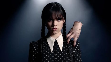 Jenna Ortega interpreta a Merlina en la nueva y exitosa serie de Netflix