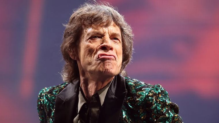 Video: Mick Jagger abofeteó a Bad Bunny y las redes sociales explotaron