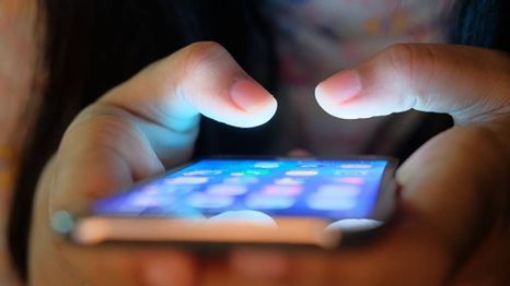 Android ofrece una opción para caminar tranquilo mientras usas tu móvil