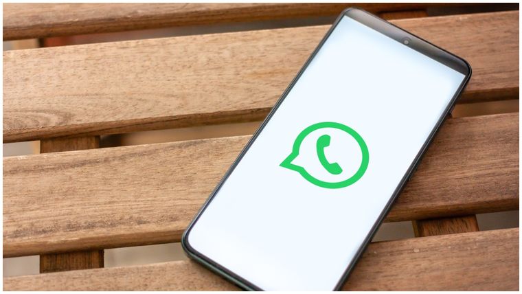 La función de dictado por voz en WhatsApp permite redactar mensajes con solo hablar.