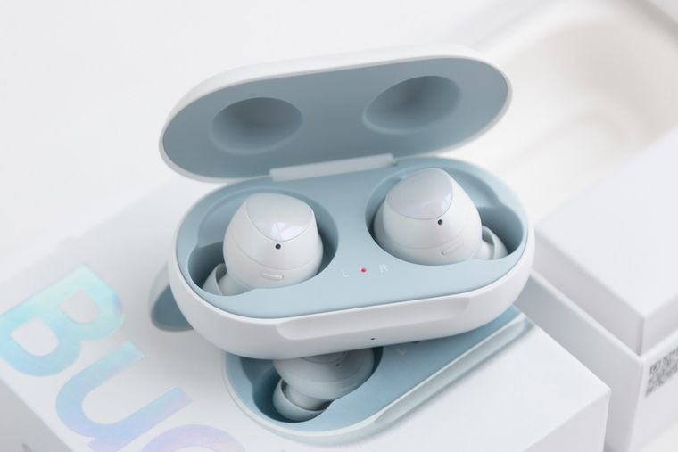 La importancia de limpiar tus auriculares Samsung.