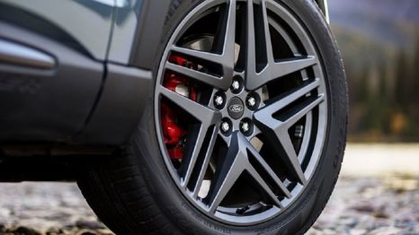 Ford actualiza su SUV de tres filas