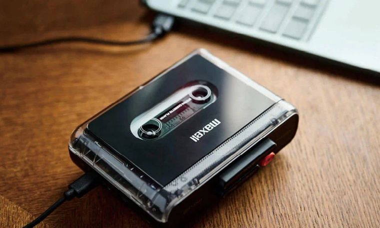 La empresa Maxell —histórico fabricante de cintas— lanzó un nuevo reproductor portátil: el Maxell MXCP-P100, una especie de “Walkman moderno” 
