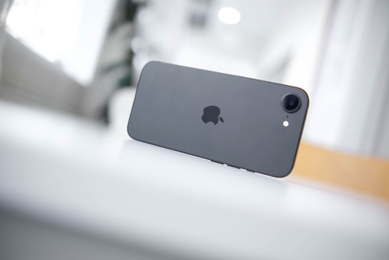 Para mantener el precio competitivo, Apple eliminó características que no son esenciales para la mayoría. Para mantener el precio competitivo, Apple eliminó características que no son esenciales para la mayoría.