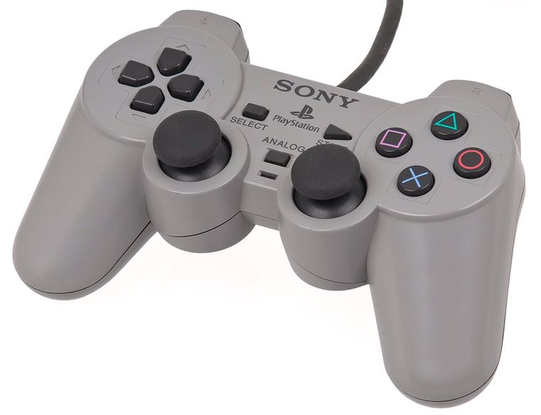 La PlayStation 2 incluía una tecnología oculta en su mando que permitía detectar cuánta presión ejercía el jugador sobre los botones. La PlayStation 2 incluía una tecnología oculta en su mando que permitía detectar cuánta presión ejercía el jugador sobre los botones.