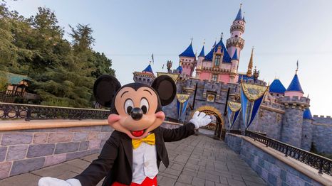 Esta inteligencia artificial recreó a Mickey Mouse y sus amigos como personas de carne y hueso.
