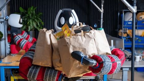 Punyo es capaz de levantar objetos pesados a la vez