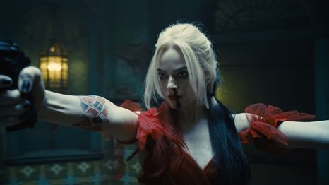 Así luciriía Margot Robbie en una película de terror