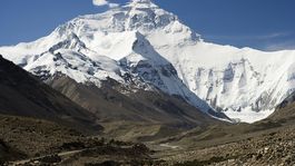 el monte everest crecio 86 cm: como y por que