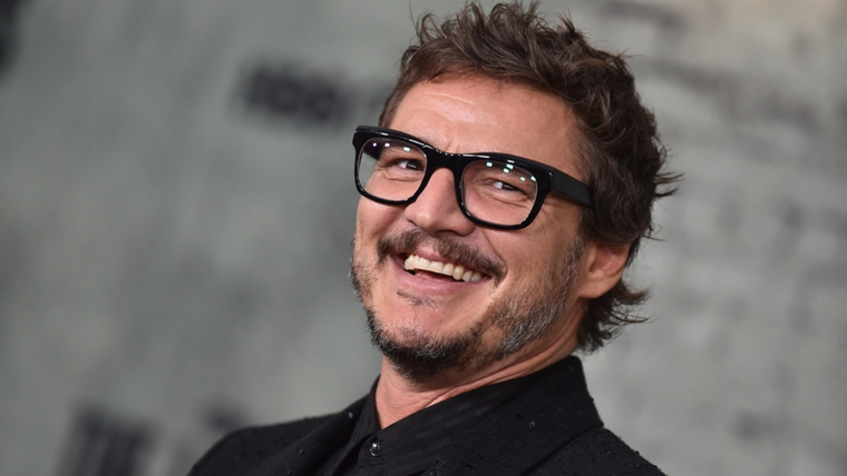 Estos son todos los carros que tiene Pedro Pascal